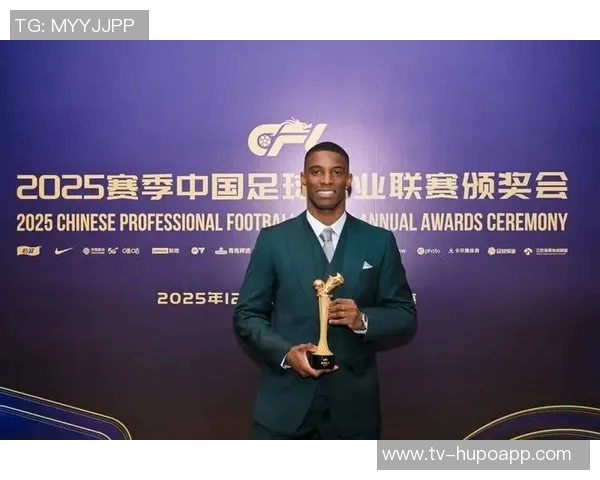 恭贺瓦科荣获中超联赛年度最佳球员称号展现卓越实力与风采 恭贺瓦科荣获中超联赛年度最佳球员称号展现卓越实力与风采