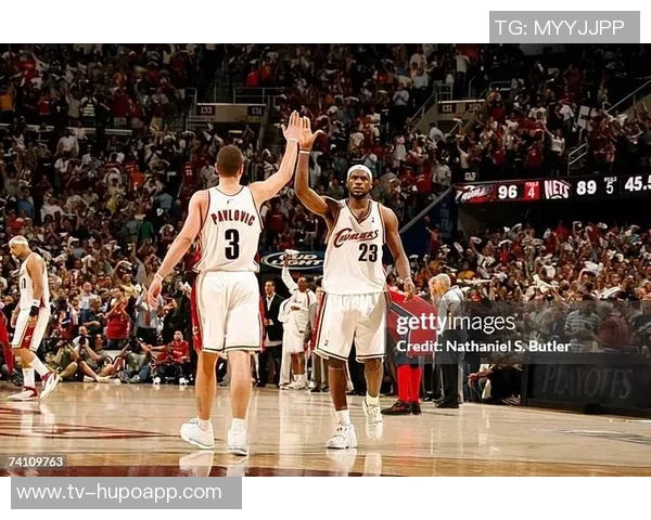 杰伦约翰逊37场赛季完成300篮板300助攻追平詹姆斯成就并列历史最快前锋